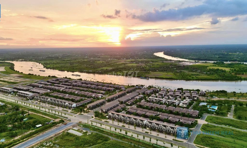 Biệt Thự Ven Sông 786m2 Waterpoint, kế bến du thuyền, cách PMH 35 phút