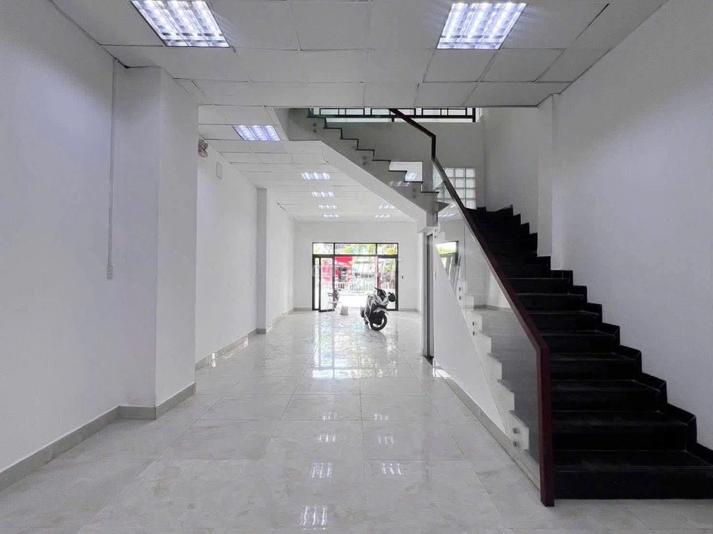 Таунхаус Cityland с фасадной частью на Фан Ван Тры, 5 этажей, 5x20