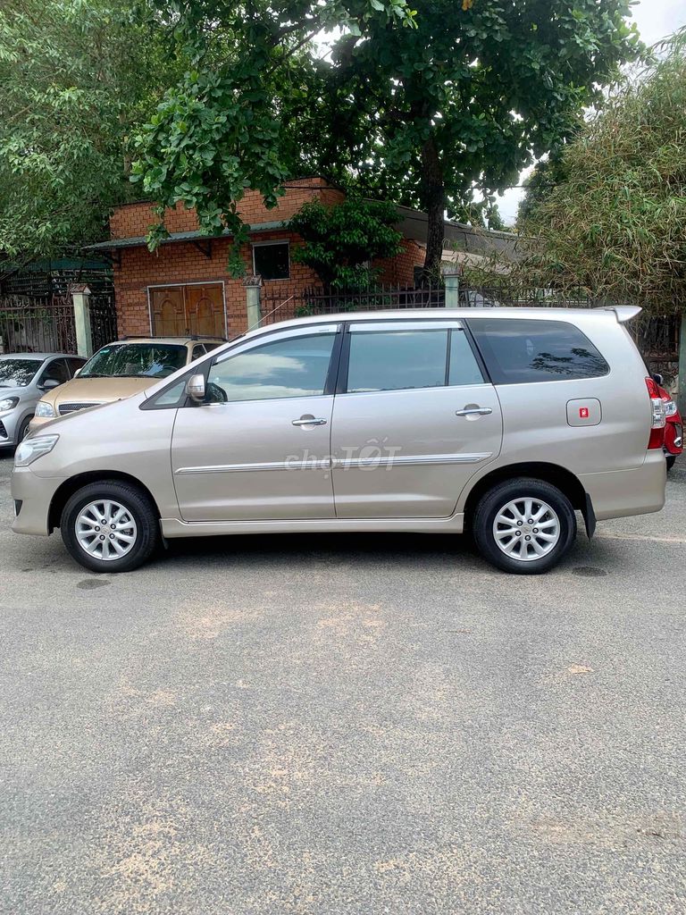 Toyota Innova 2013 - Bản 2.0V - Xe Gia Đình Sử Dụng Kỹ
