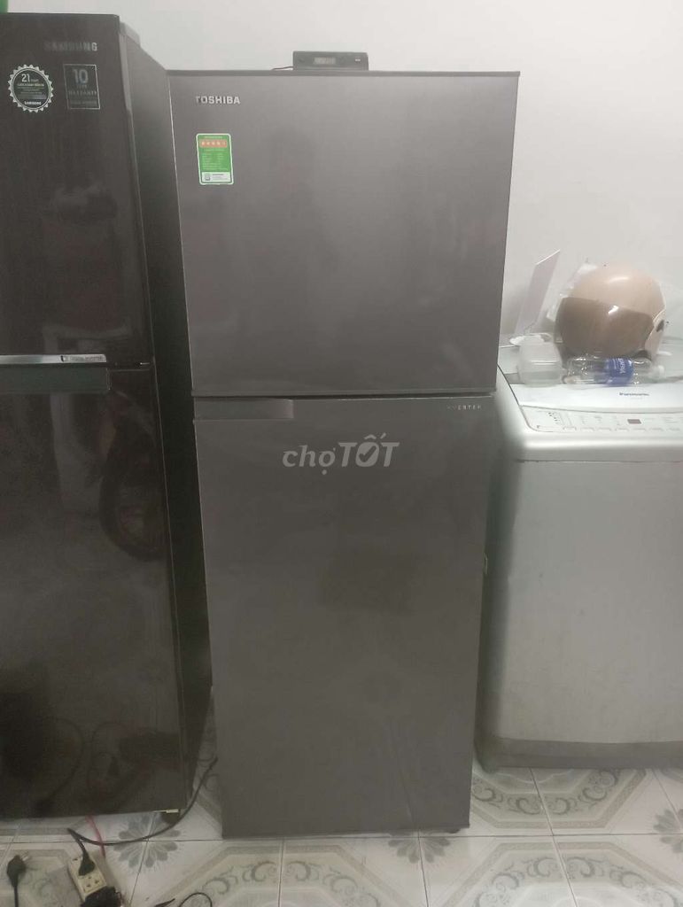 Tủ lạnh Toshiba 233L inverter