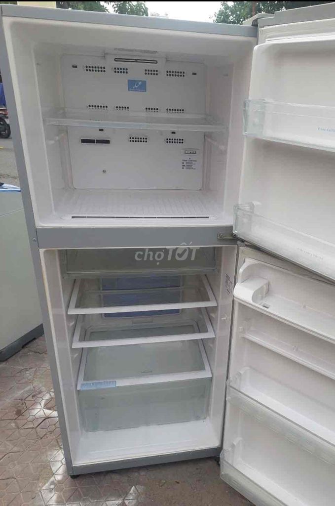 tủ lạnh hitachi 300l đã qua sử dụng chạy tốt. Mua bán Tủ lạnh tại Quận 7 Tp Hồ Chí Minh được đăng bởi shop đồ cũ hình 2