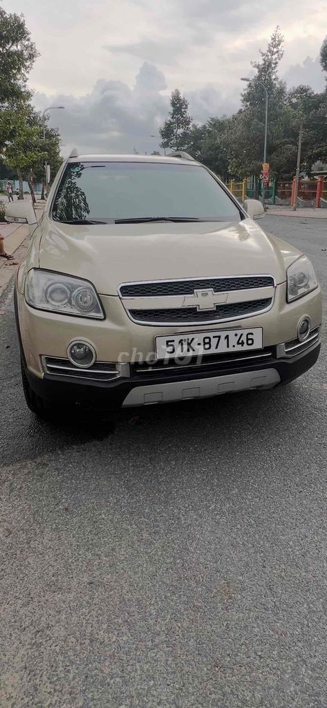 7-местный автомобиль Chevrolet Captiva 2009 с золотым песком