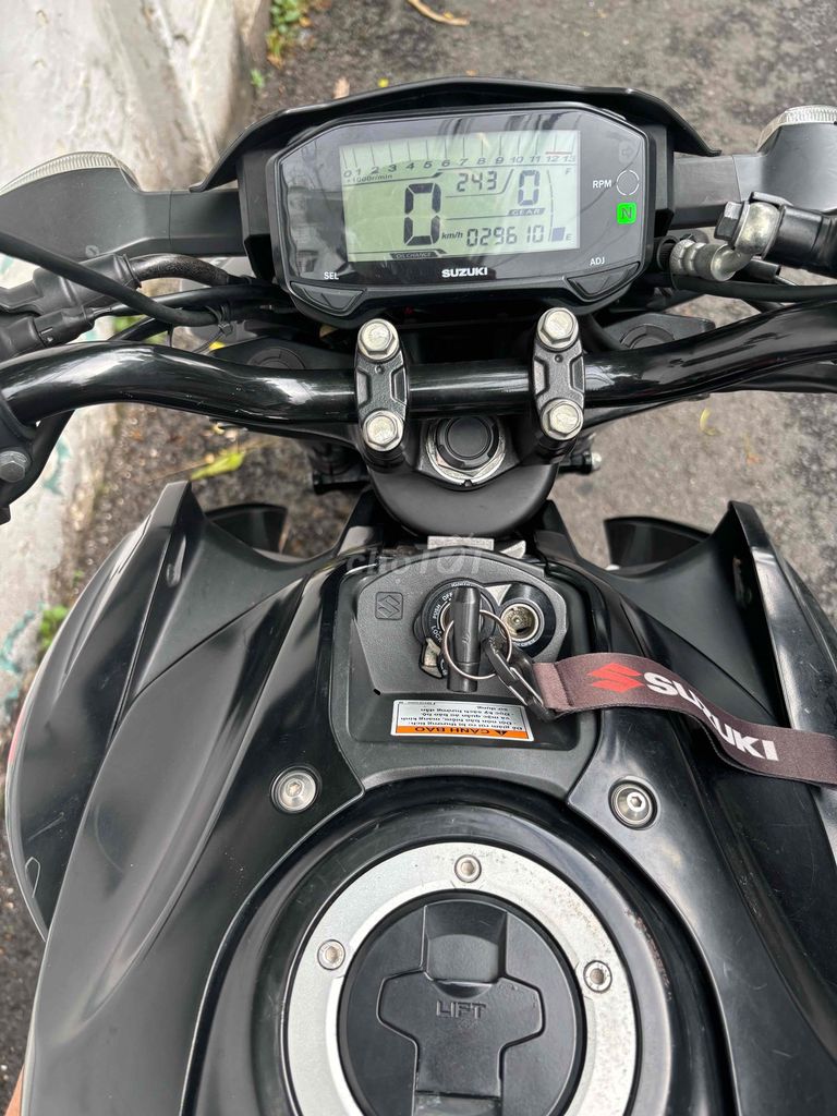 Cần bán suzuki gsx full zin dk 2018. Mua bán Xe máy tại Thành phố Vũng Tàu Bà Rịa - Vũng Tàu được đăng bởi Nguyễn Trần Bảo Long hình 2