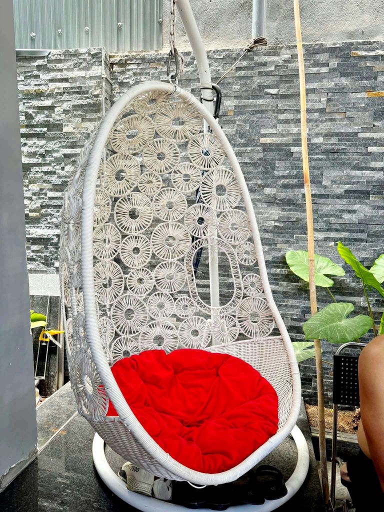 Xích đu trứng Nhựa Trắng Còn khá mới có nệm. Mua bán Nội thất, đồ gia dụng khác tại Quận Cẩm Lệ Đà Nẵng được đăng bởi Ken hình 1