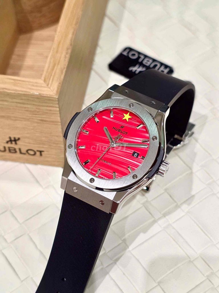 Hublot Vietnam Limited Edition 42mm Cao su Đỏ. Mua bán Đồng hồ tại Quận Đống Đa Hà Nội được đăng bởi Hải Long hình 1