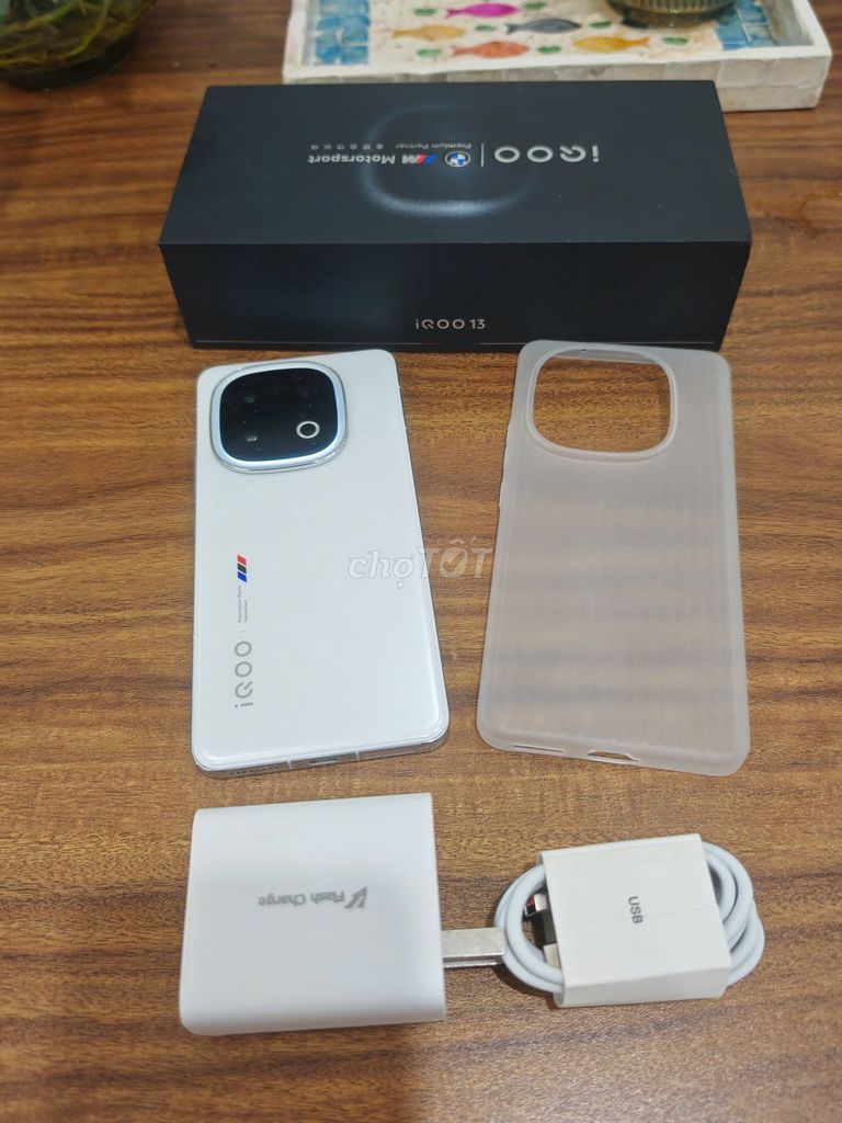 Vivo IQOO 13 5G 12/256 Trắng Fulbox có ship COD. Mua bán Điện thoại tại Quận Hoàng Mai Hà Nội được đăng bởi Trần Ngọc Hiếu hình 1