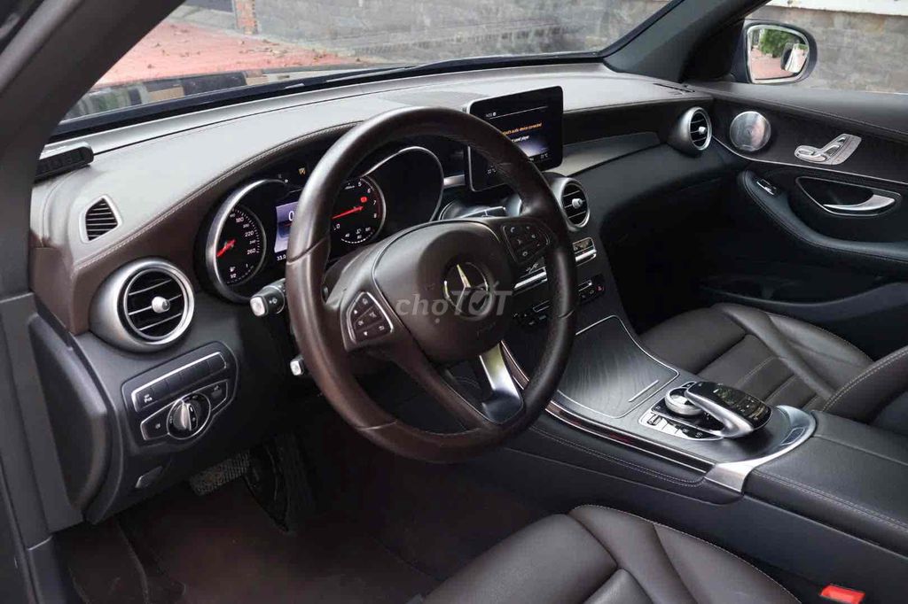 Mercedes Benz GLC 300 4matic model 2017 1 chủ. Mua bán Ô tô tại Quận 8 Tp Hồ Chí Minh được đăng bởi Khoa nguyễn hình 10