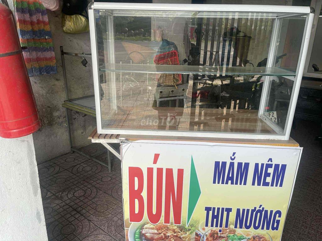 Kệ tủ trưng bày Kính Nhôm Trắng. Mua bán Tủ, kệ gia đình tại Thành phố Huế Thừa Thiên Huế được đăng bởi Hoa nguyen hình 1