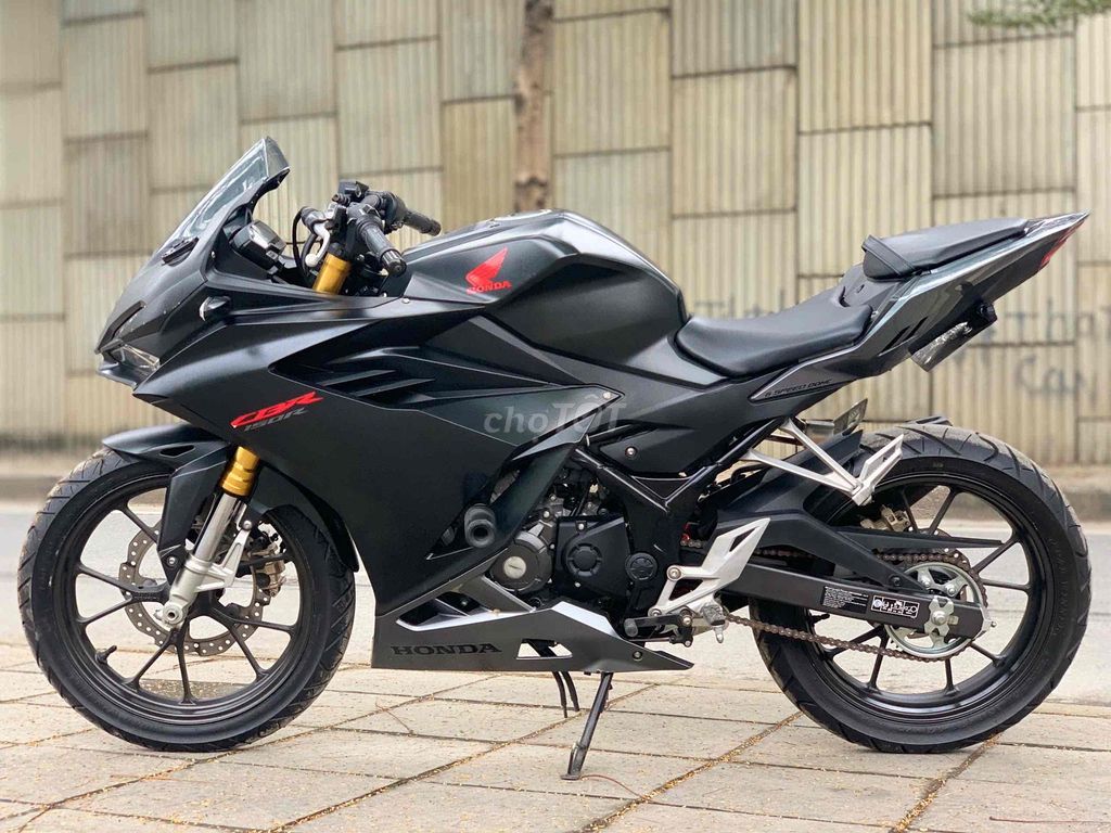 HONDA CBR 150R biển 29- bản đen sần xe lướt mới. Mua bán Xe máy tại Quận Nam Từ Liêm Hà Nội được đăng bởi Tong motor xe may hình 4