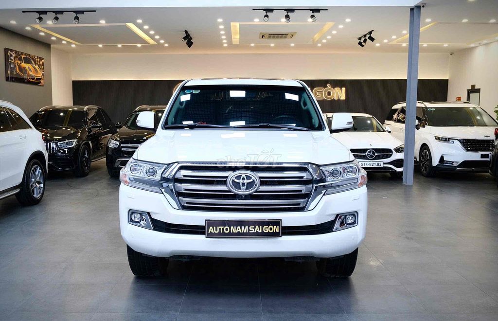 Toyota Land Cruiser VX model 2021 cực đẹp