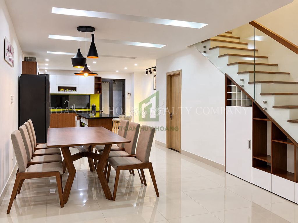 Family house facing a park with a Hàn river rooftop — photo 2