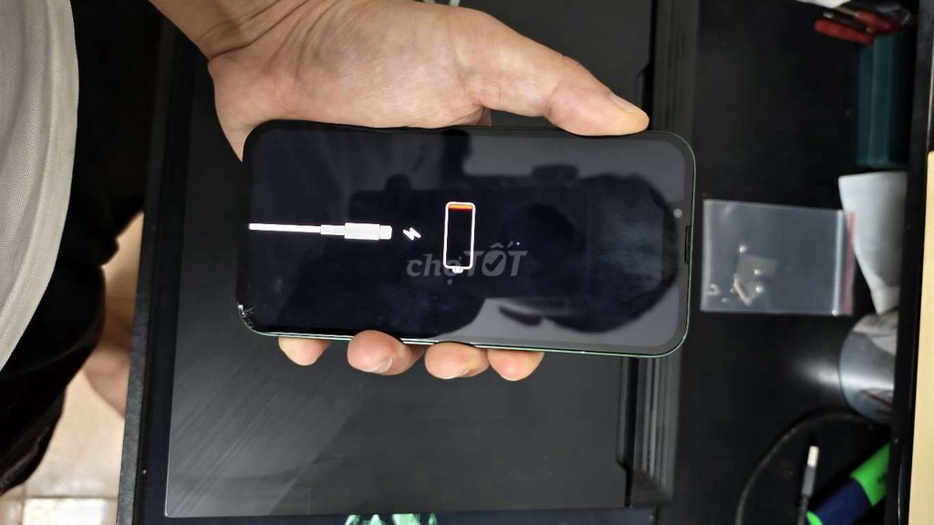iPhone 13 Xanh lá Màn lô, nứt kính. Mua bán Điện thoại tại Quận Cầu Giấy Hà Nội được đăng bởi TX MEN hình 1