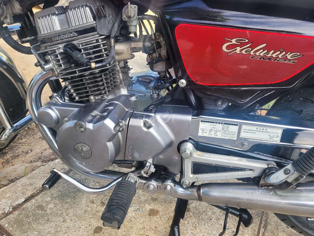 Honda Custom CM125 черно-красный с ручным сцеплением