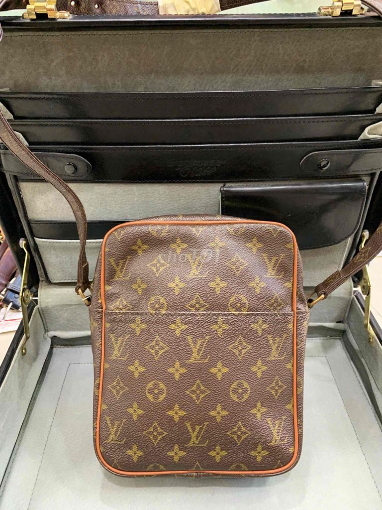 Túi đeo chéo Louis Vuitton Da Nâu 24x20cm 98%. Mua bán Túi xách tại Quận Ninh Kiều Cần Thơ được đăng bởi Giày Si A CHAN 1975 hình 1