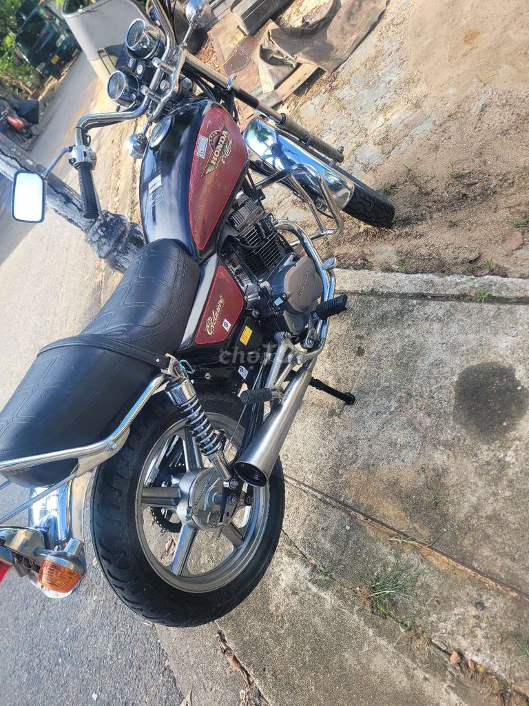 Honda Custom CM125 черно-красный с ручным сцеплением