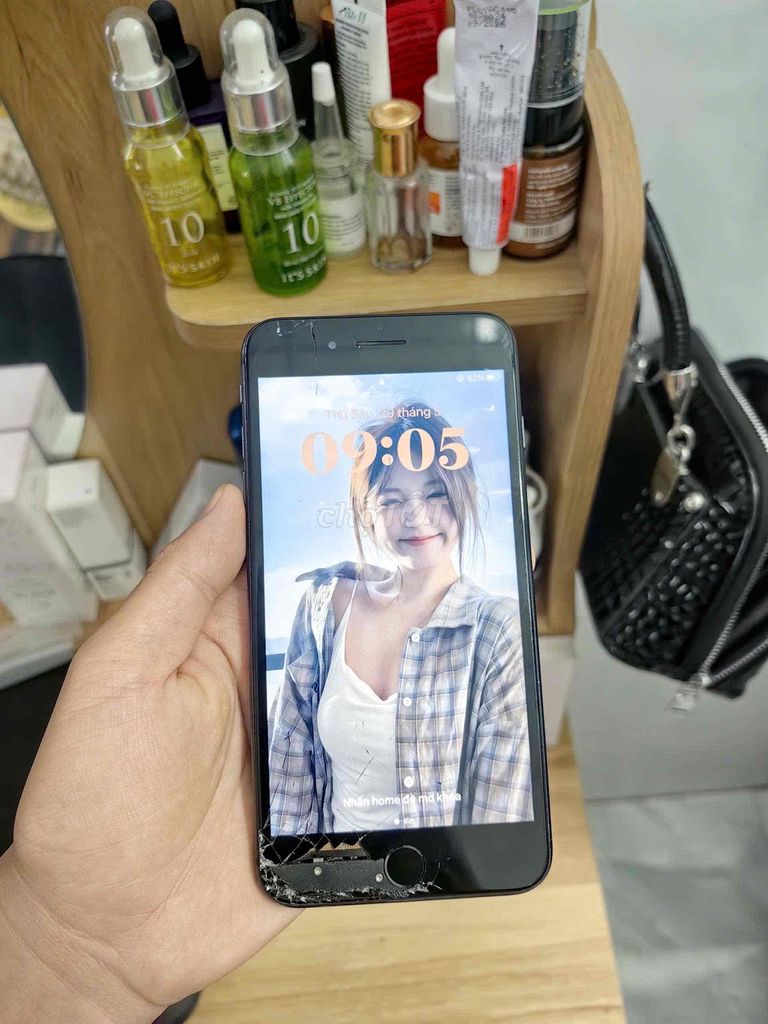 iPhone 8 Plus Đen Vỡ màn hình. Mua bán Điện thoại tại Huyện Krông Năng Đắk Lắk được đăng bởi Oanh hình 1