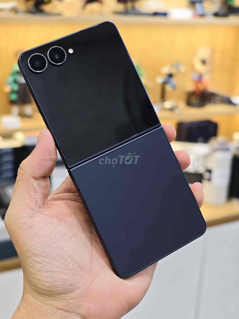 Samsung Z Flip 7 512GB Đen. Mua bán Điện thoại tại Quận 10 Tp Hồ Chí Minh được đăng bởi Khánh Trần hình 1