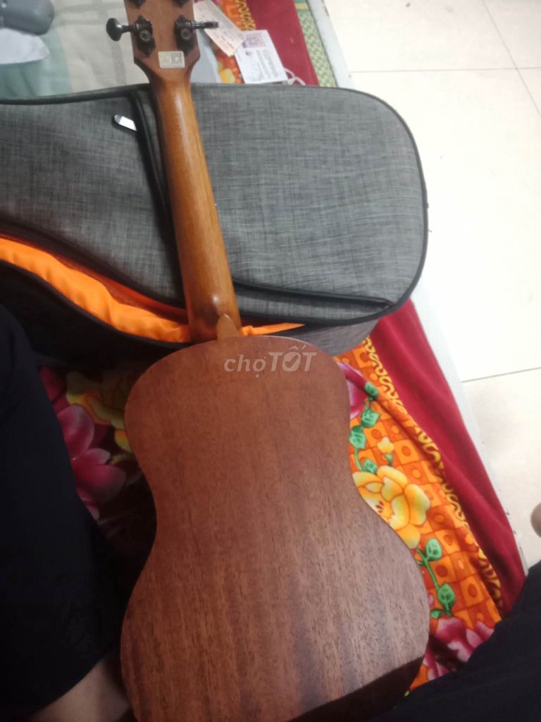 Ukulele Rosen Consert 24' Pass còn mới