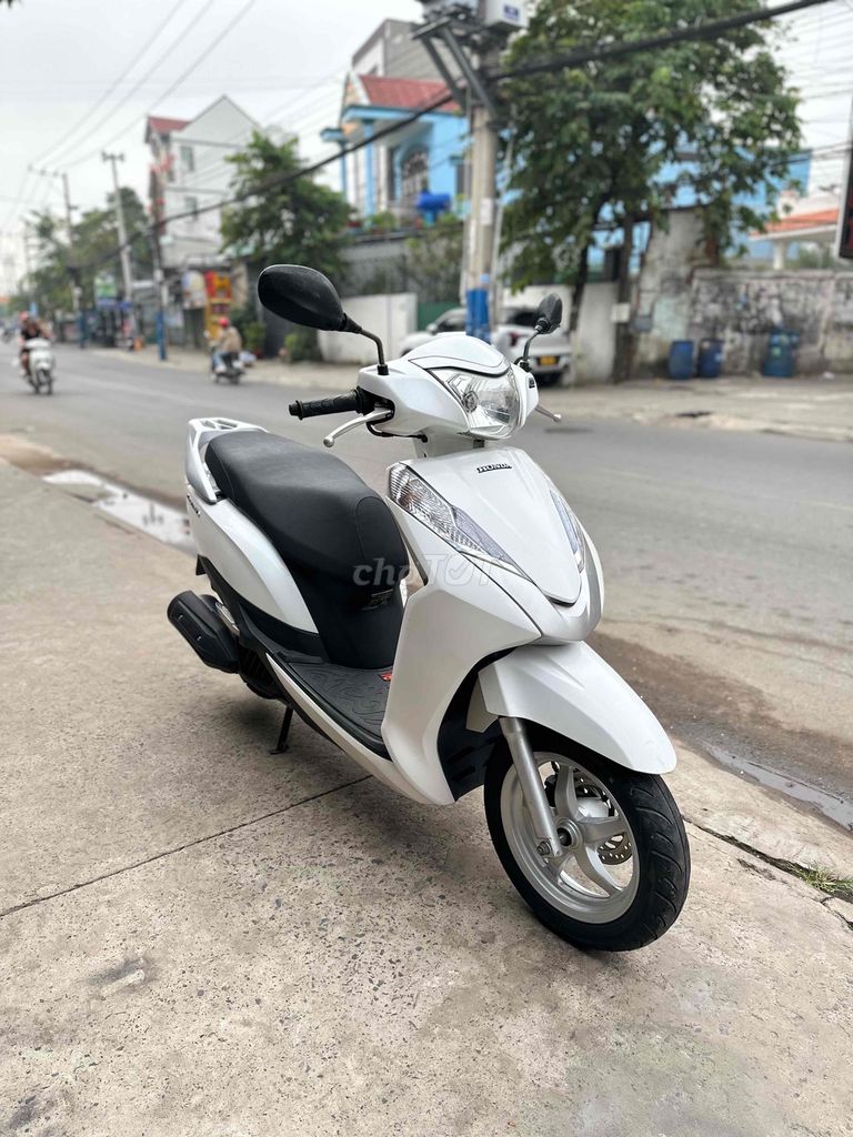 HONDA LEAD 125 MÀU TRẮNG CÒN ĐẸP VÀ MỚI 95 %