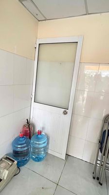 thanh lý nhanh 2 cách cửa nhôm cỏ. Mua bán Thiết bị vệ sinh, nhà tắm tại Quận 12 Tp Hồ Chí Minh được đăng bởi Huyền Trang