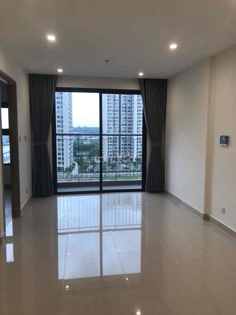 CHO THUÊ CĂN HỘ VINHOMES GRAND PARK 2PN 2WC CÓ RÈM