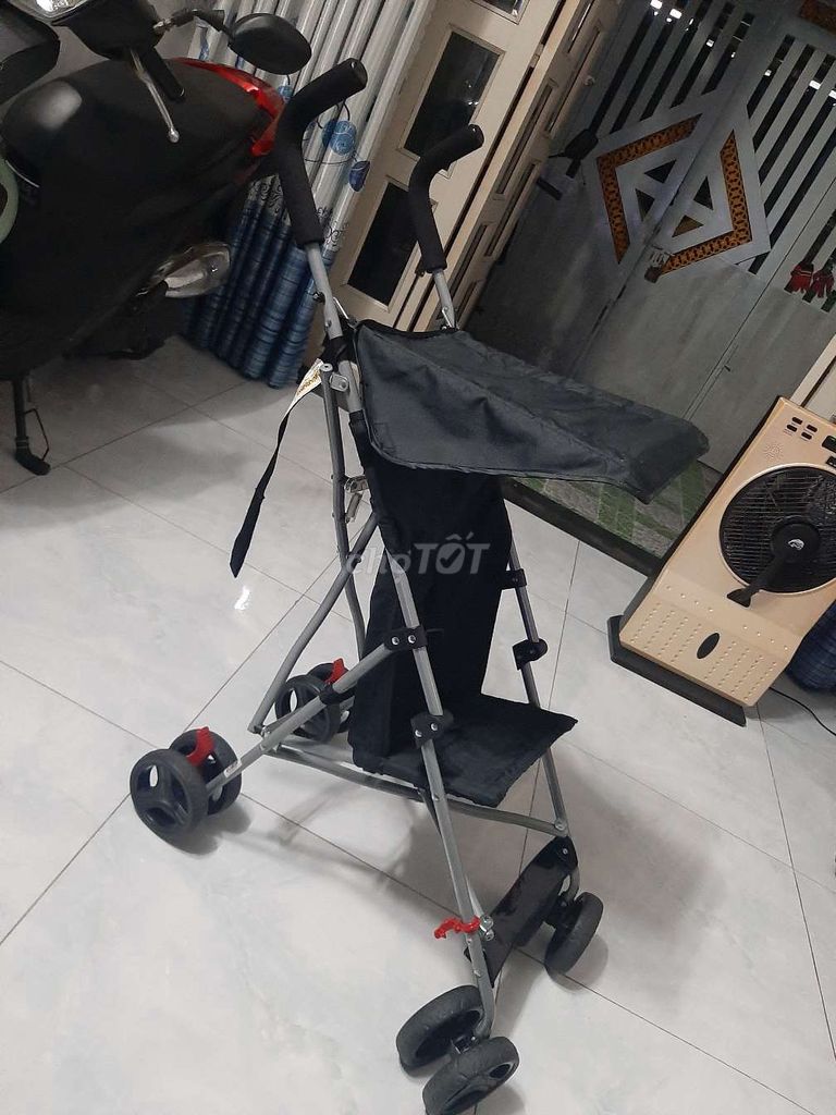 Xe đẩy em bé đen chính hãng Đã sử dụng còn rất mới. Mua bán Mẹ và bé tại Quận 12 Tp Hồ Chí Minh được đăng bởi An hình 1