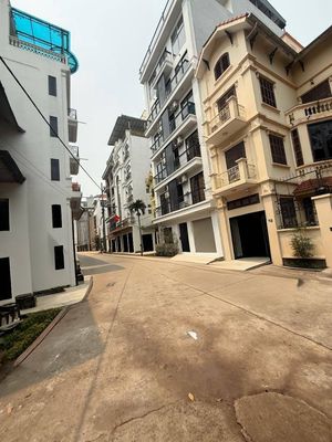 House in Tây Hồ