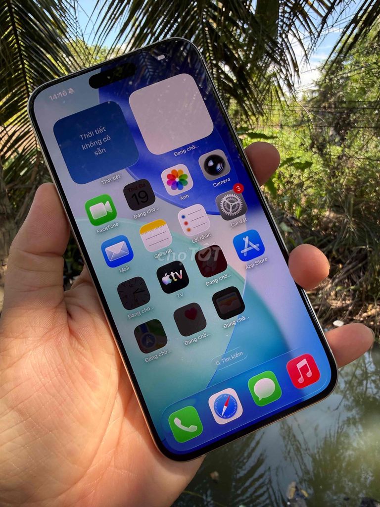 Apple iPhone 15 Pro Max 256GB Bạc 99% máy titan. Mua bán Điện thoại tại Thành phố Sa Đéc Đồng Tháp được đăng bởi Lê Minh Lâm Hà hình 1