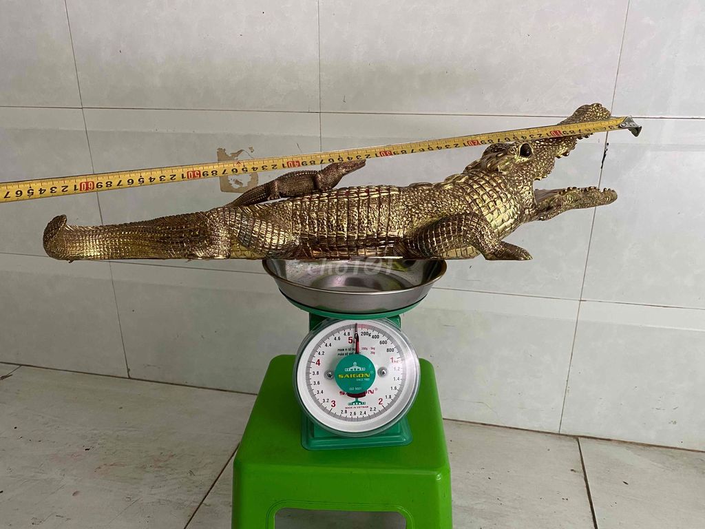thanh lý tượng cá sấu đồng mạ vàng
