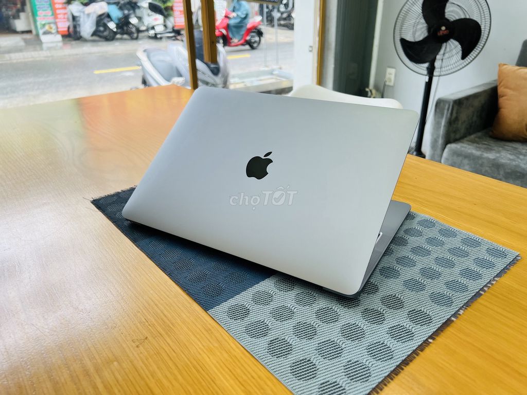 Macbook Air M1 8GB/256GB Xám 98%. Mua bán Laptop tại Quận Thanh Khê Đà Nẵng được đăng bởi 2C MOBILE hình 1