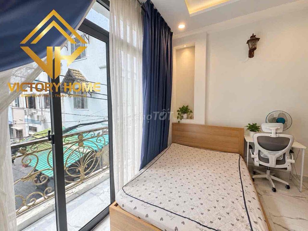 BAN CÔNG CỬA SỔ LỚN TRUNG TÂM PHÚ NHUẬN GẦN SÂN BAY QUẬN 1
