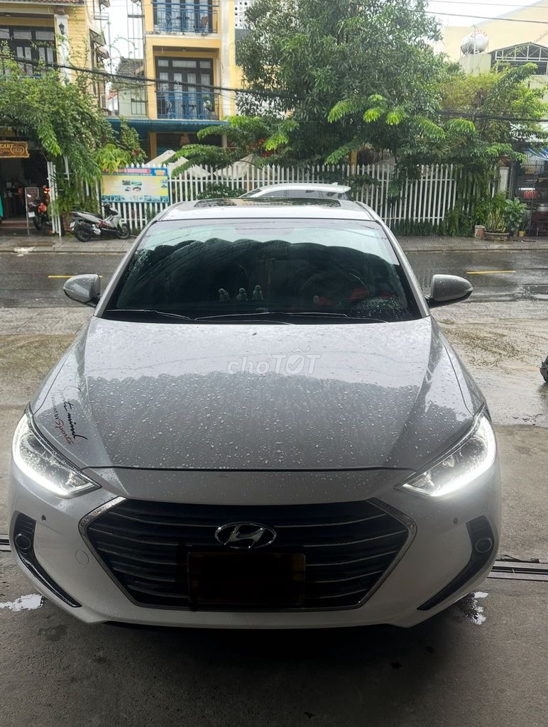 Hyundai Elantra AD số tự động 4 chỗ màu trắng. Mua bán Ô tô tại Thành phố Hội An Quảng Nam được đăng bởi Nguyễn Tấn Tường hình 5