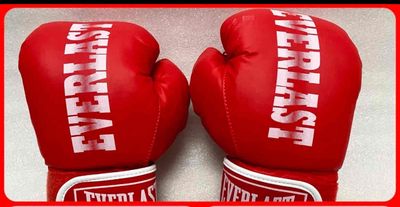 găng tay boxing size 10 36-49kg màu đỏ Everlast