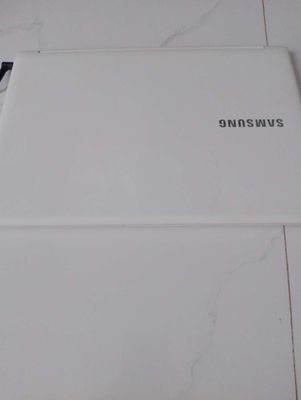 Cần thanh lý laptop Samsung