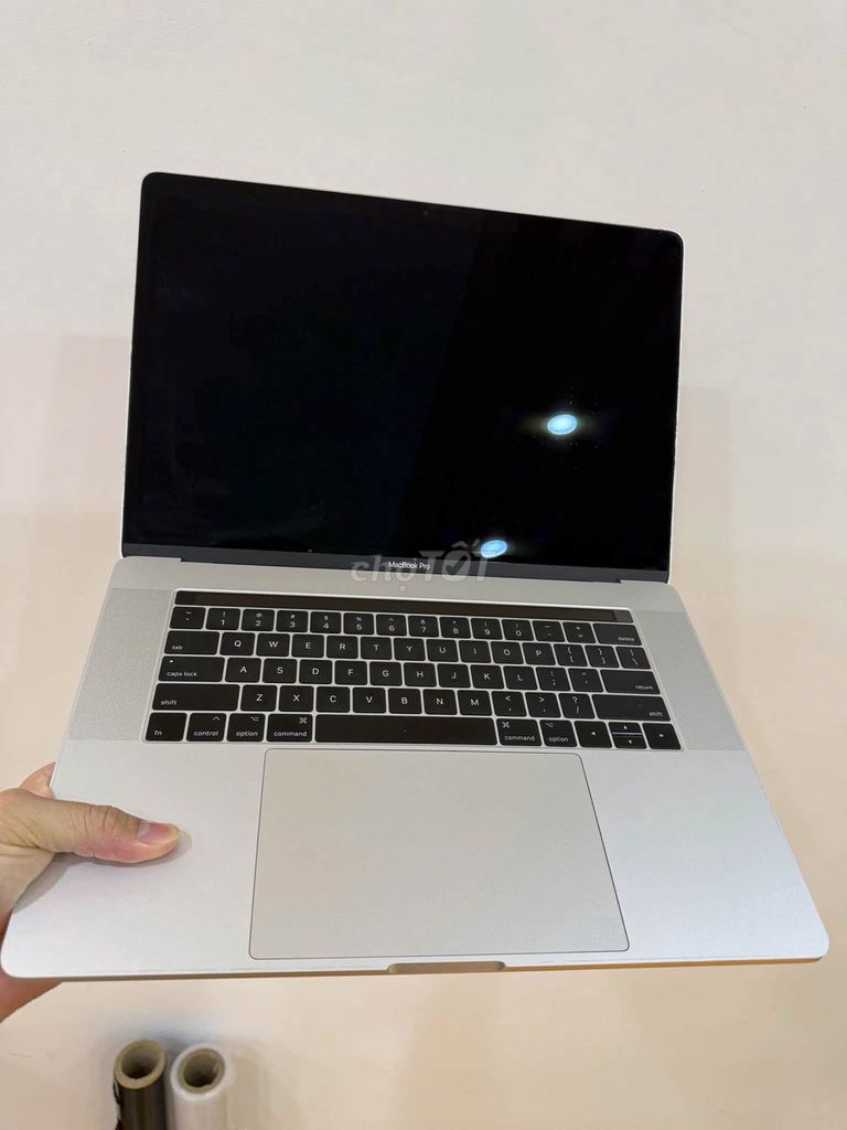 Apple Macbook Pro 2017 i7 15 inch 16GB/256GB Bạc. Mua bán Laptop tại Quận 1 Tp Hồ Chí Minh được đăng bởi Hội Đồ Điện Tử hình 1