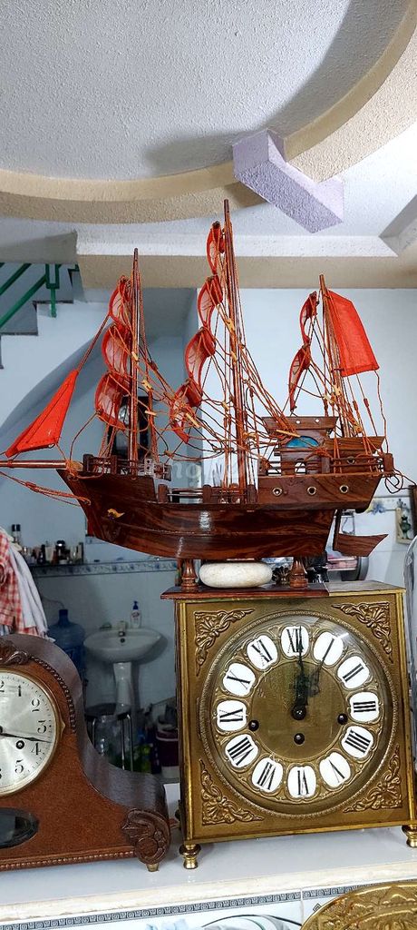 Thuyền buồm gỗ câm lai