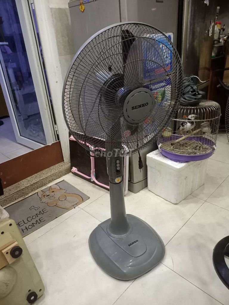 Quạt đứng Senko Đời mới 2024 Xám. Mua bán Quạt tại Quận Cẩm Lệ Đà Nẵng được đăng bởi Anh Khoa hình 1