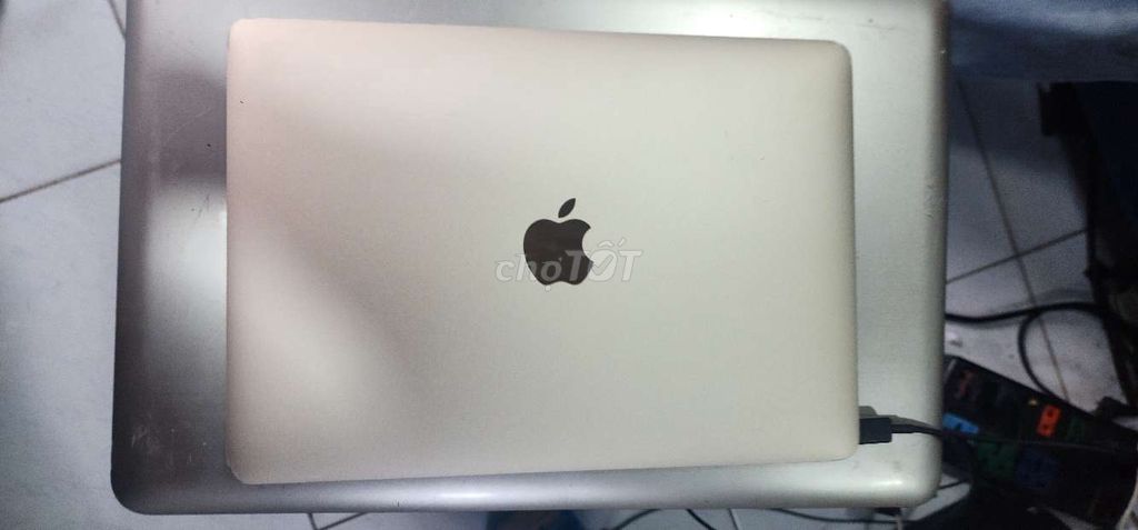 macbook A1534 bị sọc màn bán xác. Mua bán Laptop tại Quận Tân Bình Tp Hồ Chí Minh được đăng bởi thành hình 1