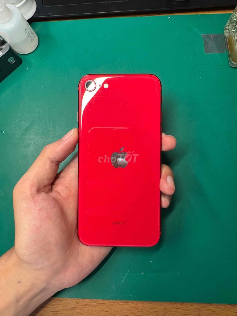 Apple iPhone SE 2020 64GB Đỏ Đã sử dụng. Mua bán Điện thoại tại Quận Ninh Kiều Cần Thơ được đăng bởi Lộc Nghiêm Mobile hình 1