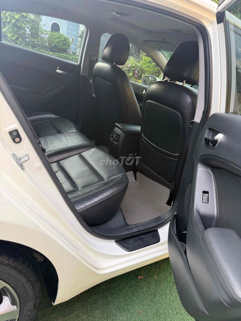 Kia K3-2.0 белый 35 000 км