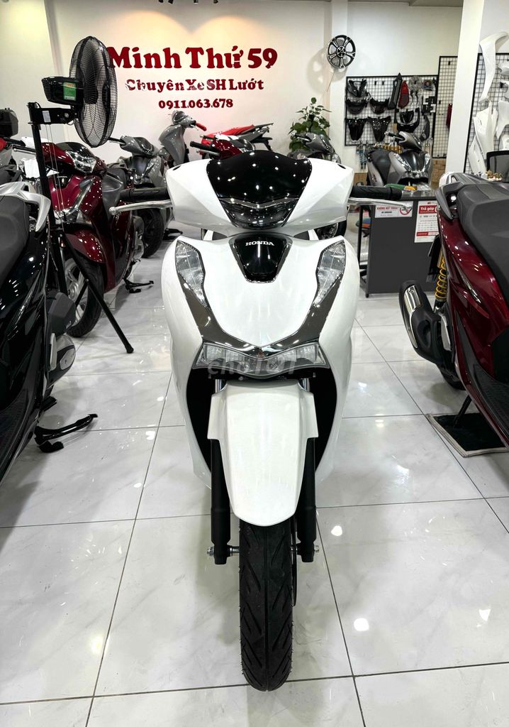 Sh125cbs 2023 Trắng đen sporty bsTp zin keng.. Mua bán Xe máy tại Quận Phú Nhuận Tp Hồ Chí Minh được đăng bởi XeMáy MinhThứ59  hình 2