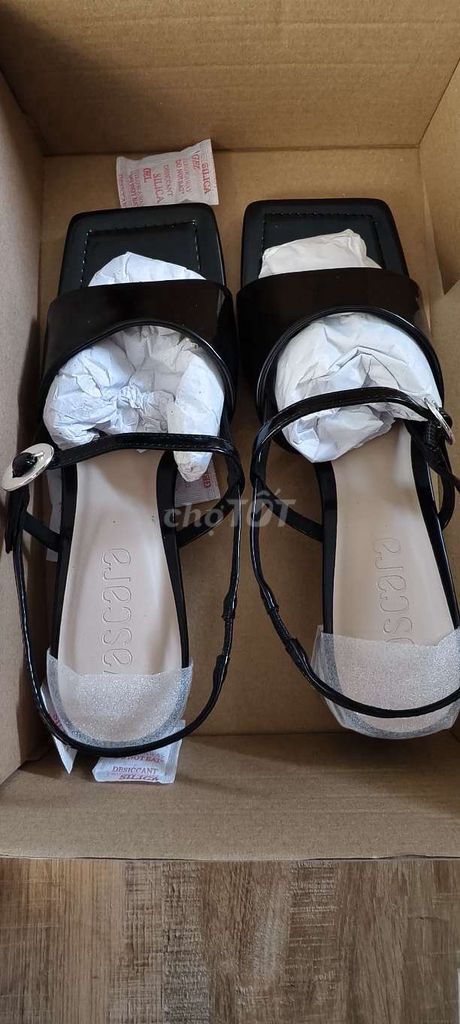 Giày sandal Vascara Nữ size 38 Đen chưa sử dụng. Mua bán Giày dép tại Thành phố Long Xuyên An Giang được đăng bởi Nguyễn Thị Hồng Nhung  hình 1