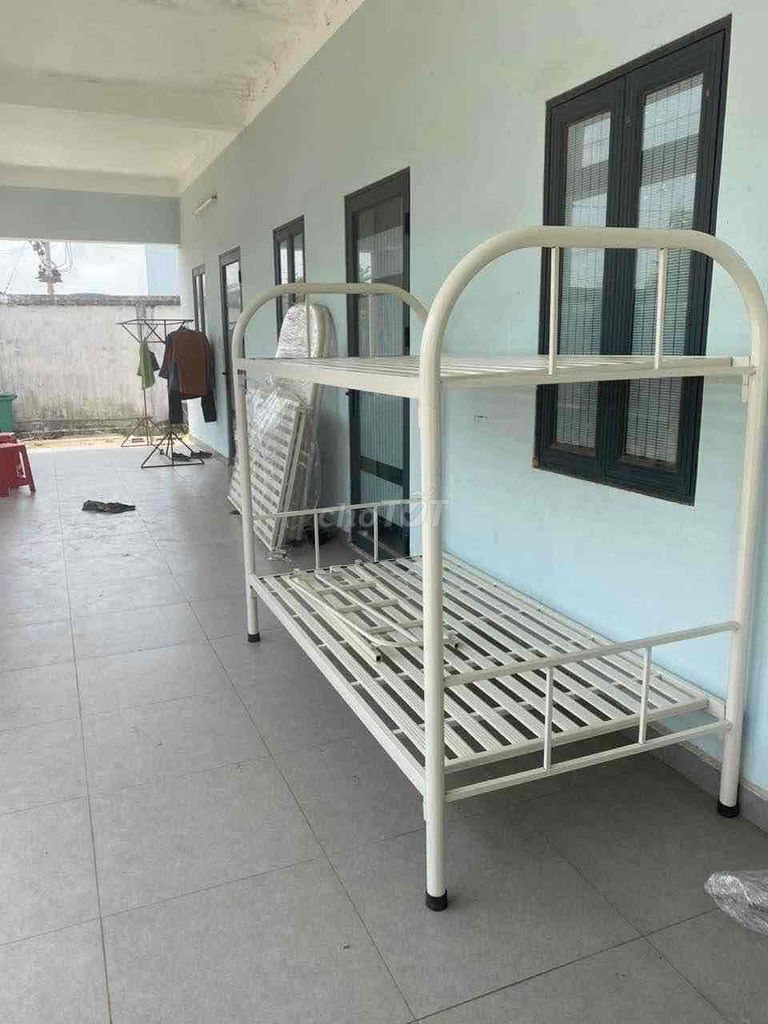 Giường tầng Sắt Trắng 1mx2m Nệm. Mua bán Giường, chăn ga gối nệm tại Quận Tân Bình Tp Hồ Chí Minh được đăng bởi Khoa Phạm hình 1