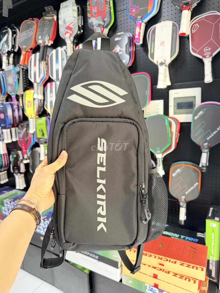 Túi đeo chéo Selkirk Vải Đen. Mua bán Túi xách tại Quận 7 Tp Hồ Chí Minh được đăng bởi nguyenhaihanh hình 1