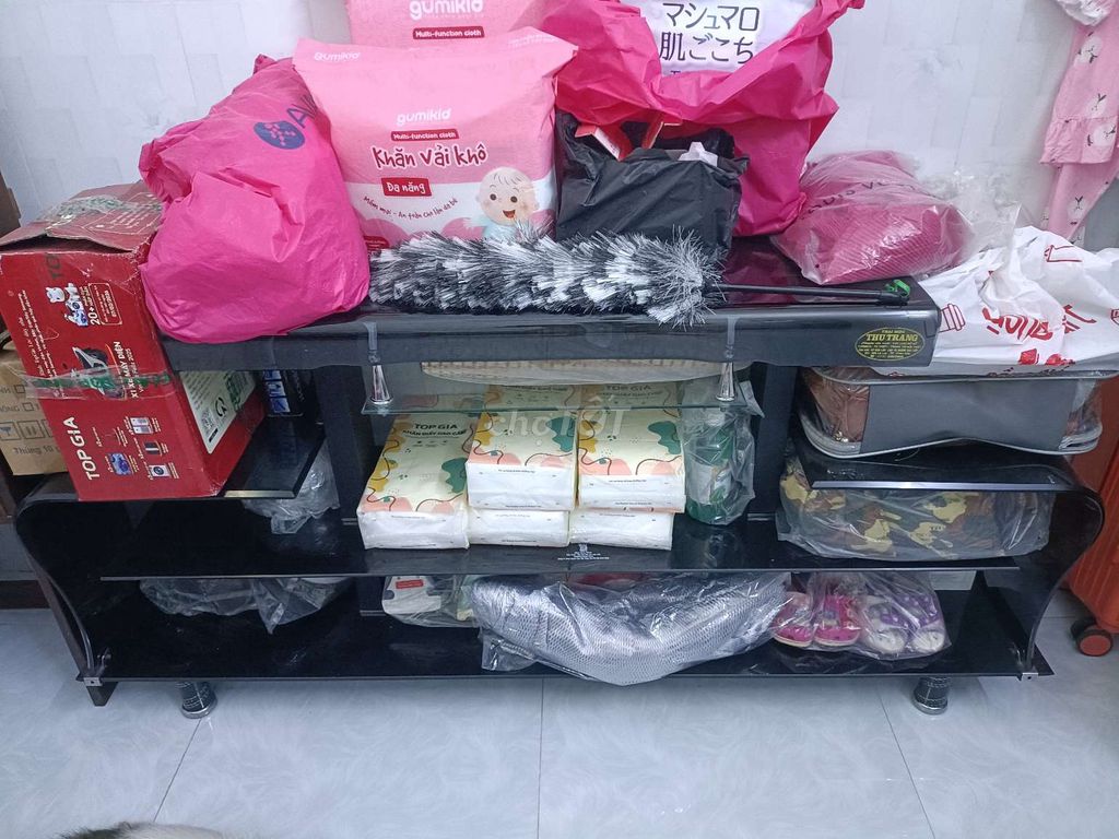 Bàn để tivi bằng kính. Mua bán Bàn ghế tại Thành phố Châu Đốc An Giang được đăng bởi Trần Quốc Quảng hình 1