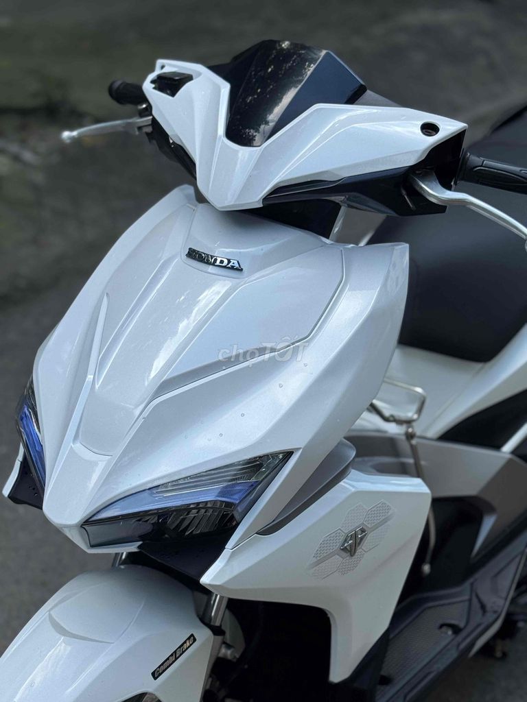 Honda Air Blade 125 moden 2018 Trắng khoá smkey. Mua bán Xe máy tại Quận Gò Vấp Tp Hồ Chí Minh được đăng bởi CHXM 86 chuyên bán xe trả góp hình 4