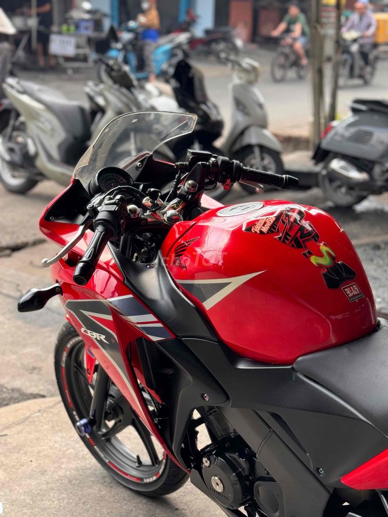 Honda CBR150R 2013 Đỏ 50000 km. Mua bán Xe máy tại Quận Bình Tân Tp Hồ Chí Minh được đăng bởi Việt Motor Bình Tân hình 1