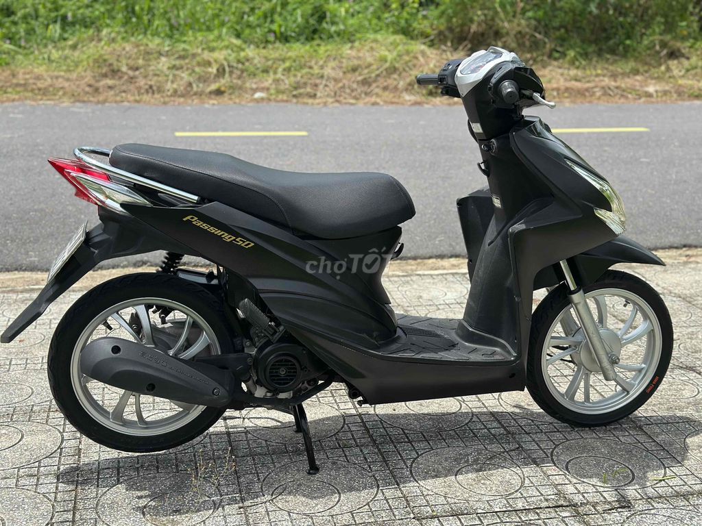Черный скутер SYM Passing 50cc