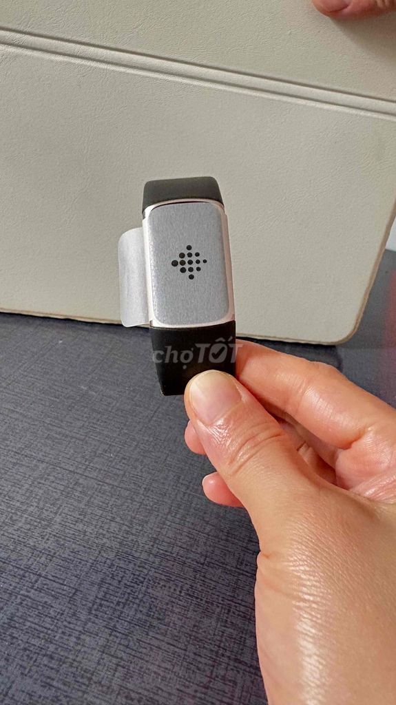 Fitbit Charge 6 Vòng đeo tay thông minh Đen Mới. Mua bán Thiết bị đeo thông minh tại Huyện Mê Linh Hà Nội được đăng bởi huong hình 1