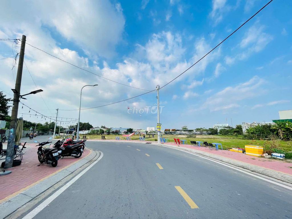 kẹt tiền ngân hàng bán gấp nhà măt đường bà điểm 5-1b